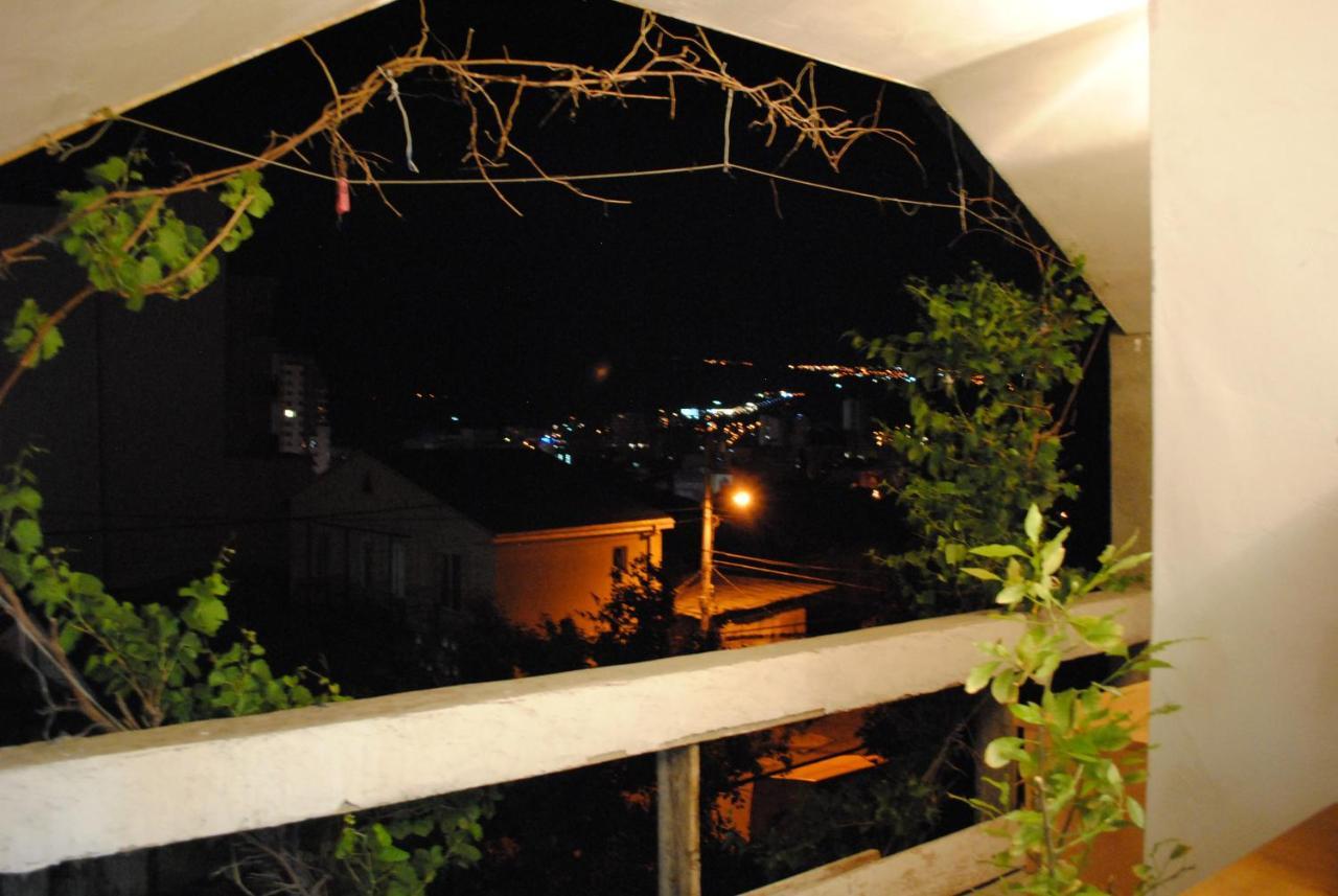 Family Guesthouse - Macharashvili Tbilisi Buitenkant foto