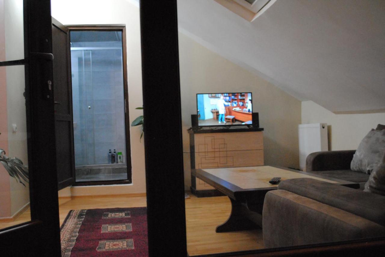Family Guesthouse - Macharashvili Tbilisi Buitenkant foto