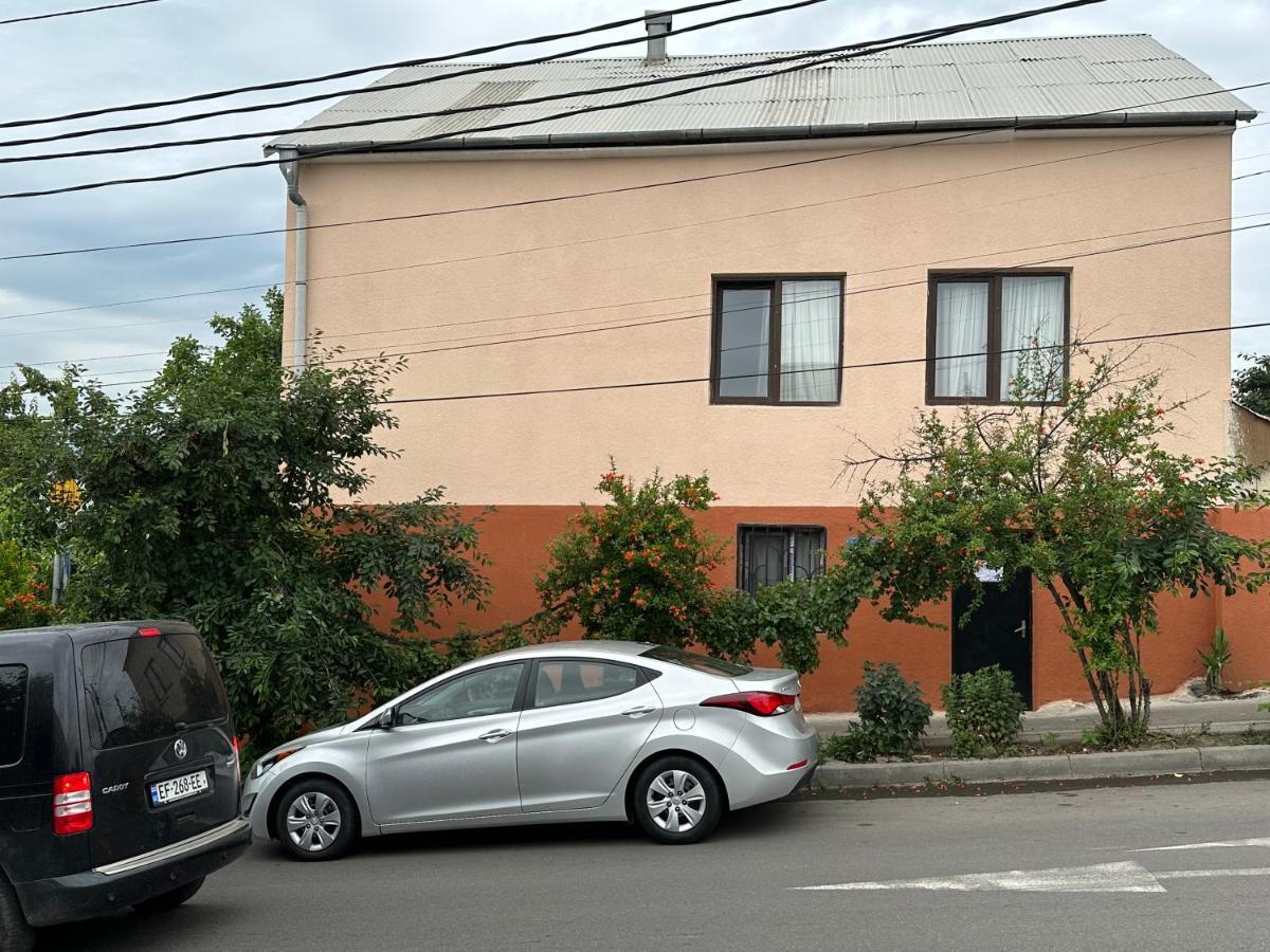 Family Guesthouse - Macharashvili Tbilisi Buitenkant foto